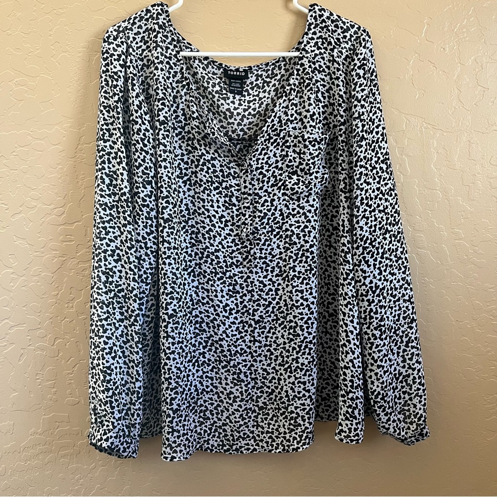 Torrid Blouse Heart Print Chiffon Tulip Open Back - Size 2